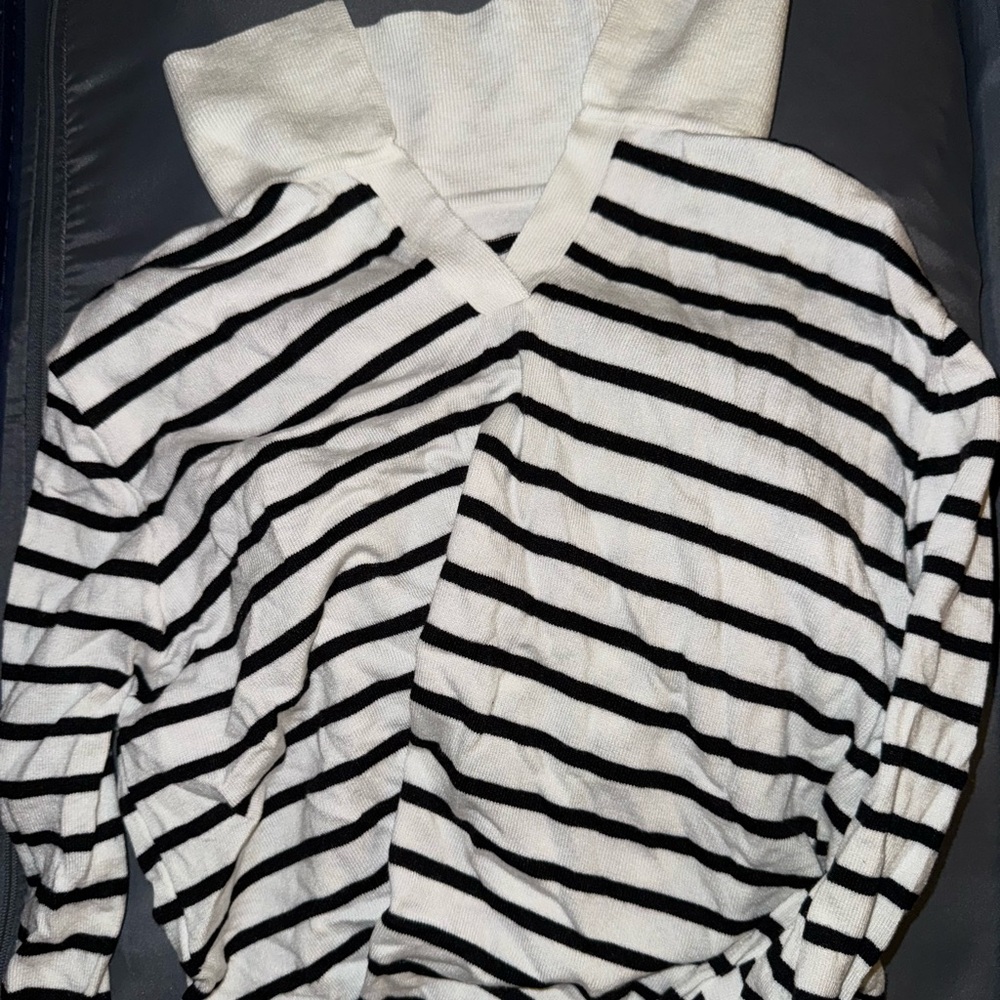 Black&White sweater.